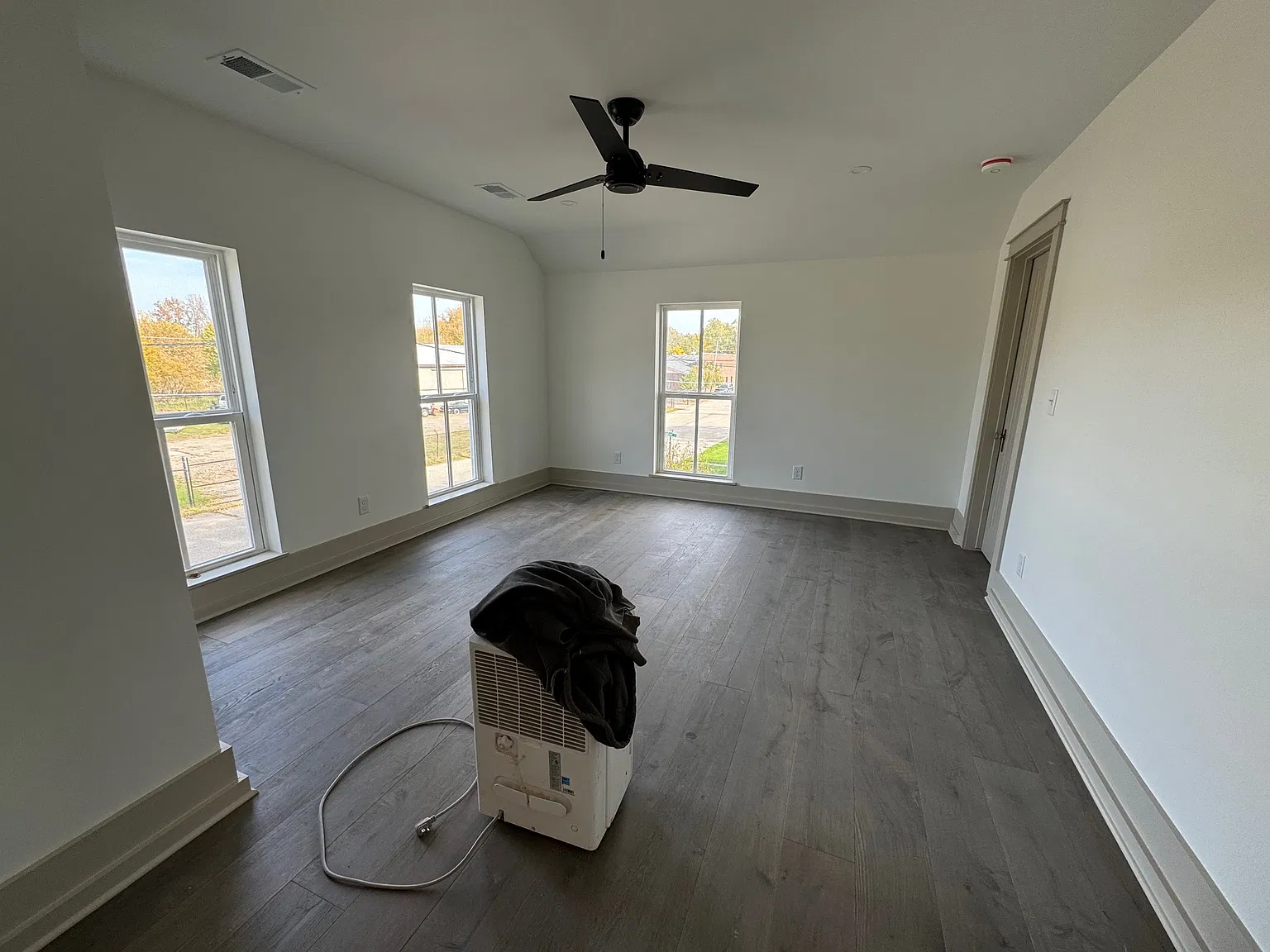 2 bed, $1,300 — Photo 4