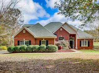 424 Hunters Pointe Dr, Indian Trail, NC 28079