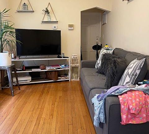 2nd image of 5325 W Winnemac Ave #1R