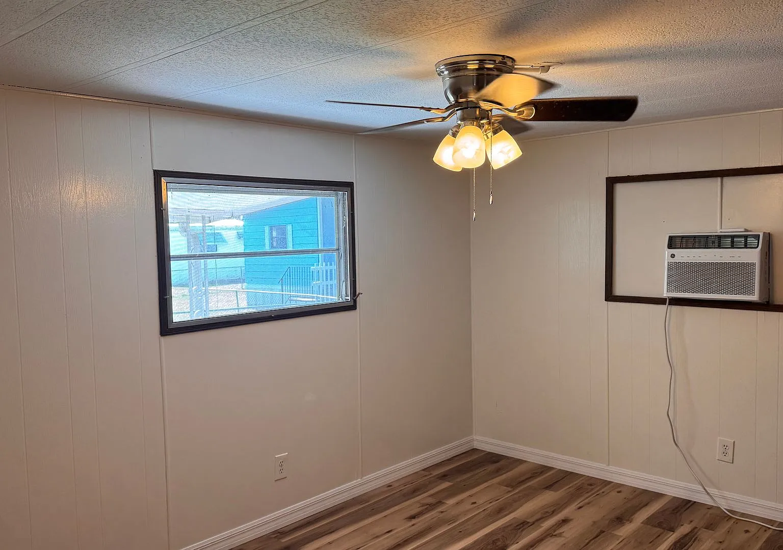 The Shire Mobile Home Ne Palm Bay For Rent! — Photo 4