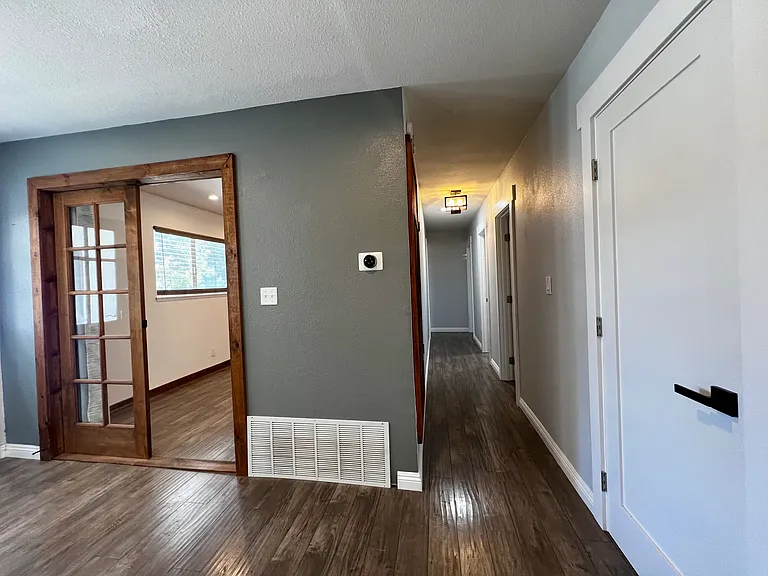604 Hudspeth St — Photo 12