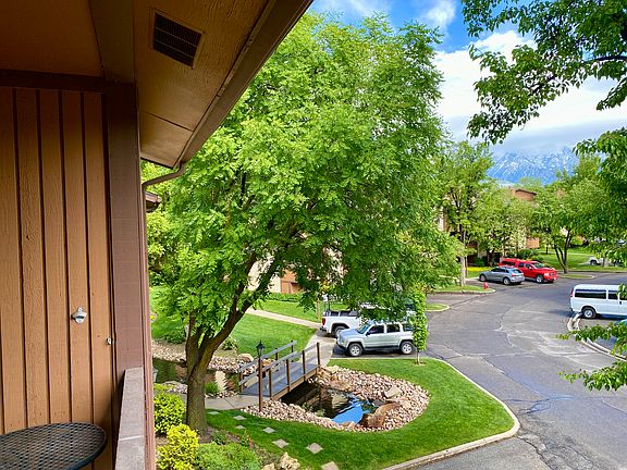 4th image of 1087 E Countrywoods Cir #D