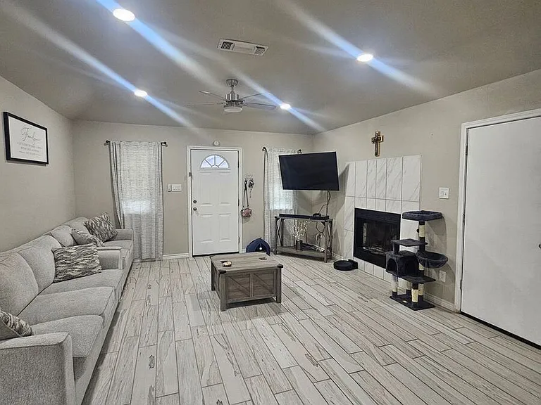 1408 Westway Dr — Photo 2