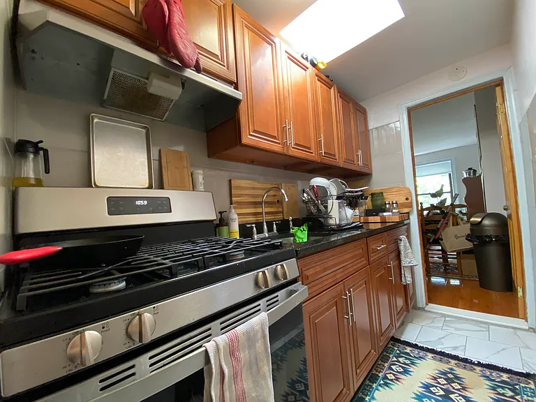 372 Grand Ave #4 — Photo 4