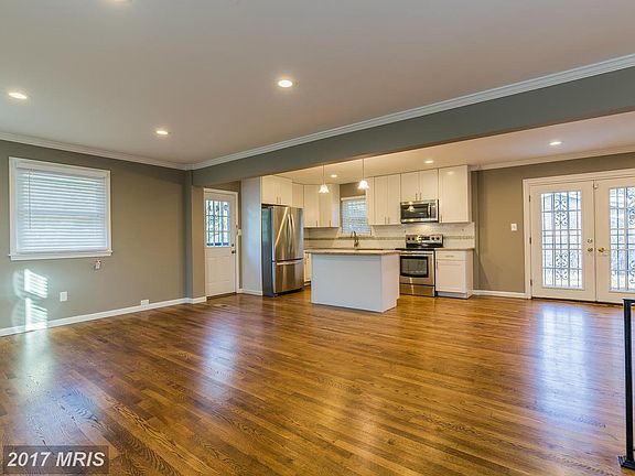 5th image of 10800 Bennington Dr