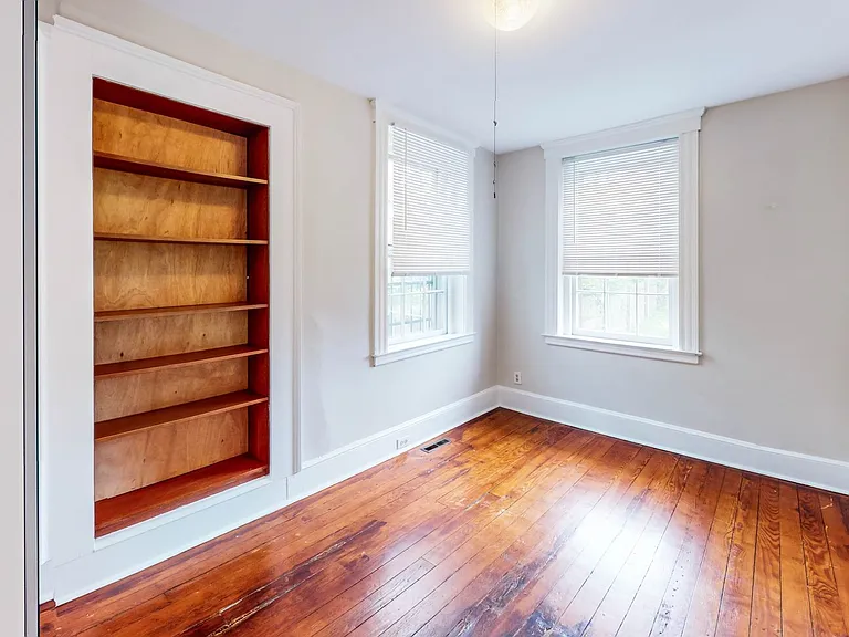 542 Chapel St #5 — Photo 4