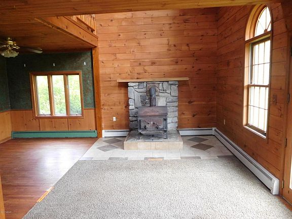 LVING ROOM / DINING AREA