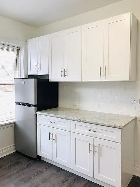 810 Clark St — Photo 3