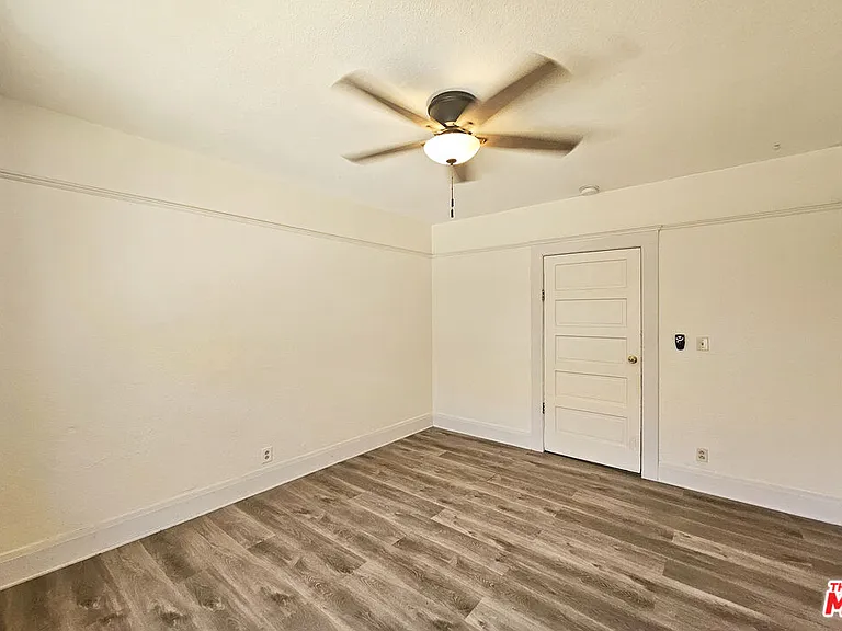 648 N Heliotrope Dr — Photo 15