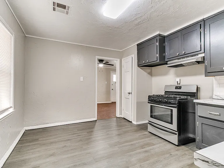 220 E Jacobs Dr — Photo 18