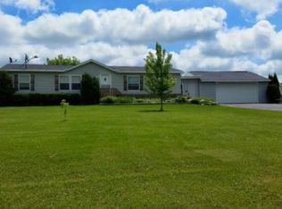 N5451 Hillview Rd, Saint Cloud, WI 53079