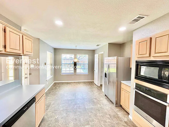 1608 Willow Crk — Photo 3