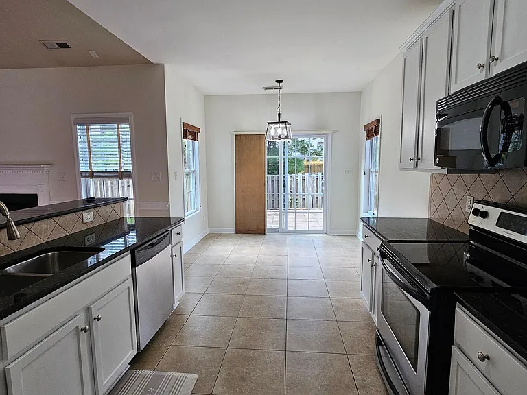 202 Winson Green Ln — Photo 6