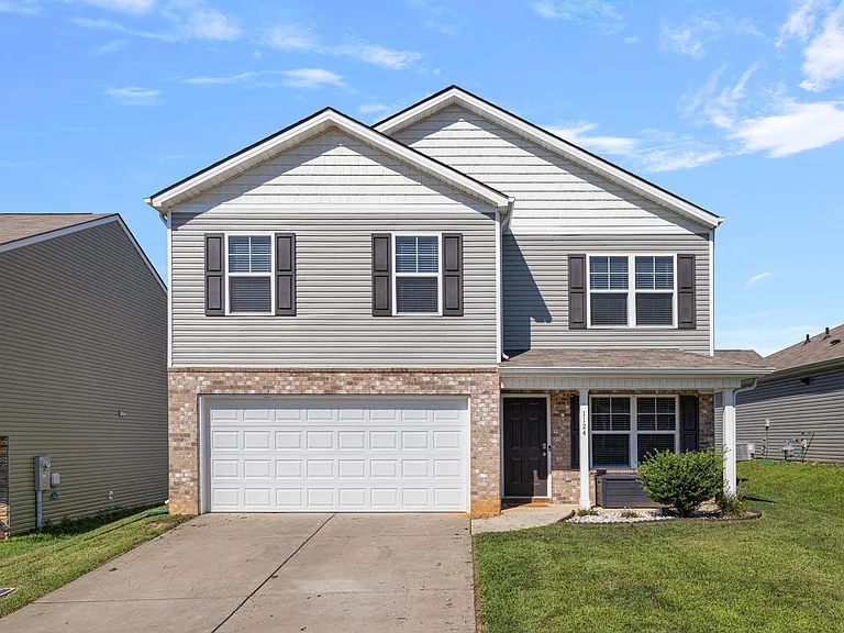 1124 Tay Sta — Photo 1