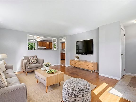 5th image of 300 Newhouse St