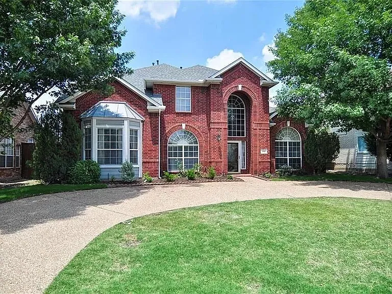 4561 Risinghill Dr — Photo 1