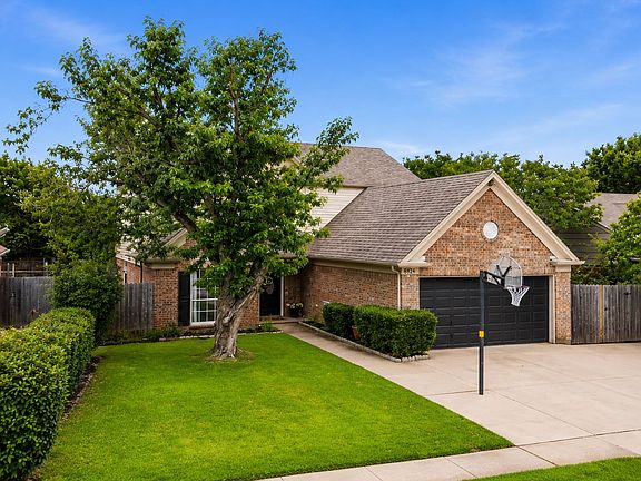 2nd image of 6924 Wooddale Dr
