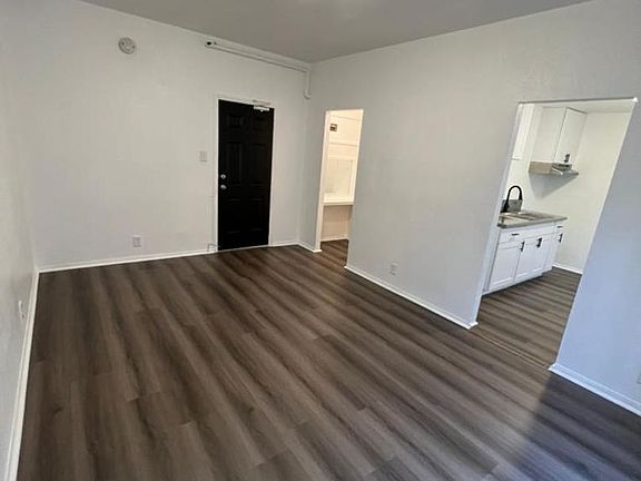 3rd image of 444 S Burlington Ave APT 109