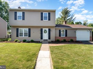 1113 Granada Ln, Mechanicsburg, PA 17055