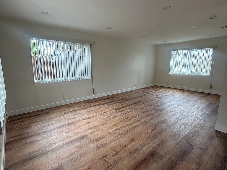 118 W Garcelon Ave — Photo 3