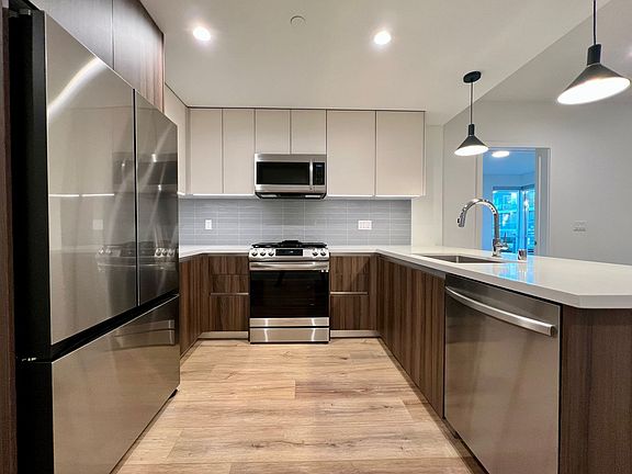 4th image of 5801 Camerford Ave #103