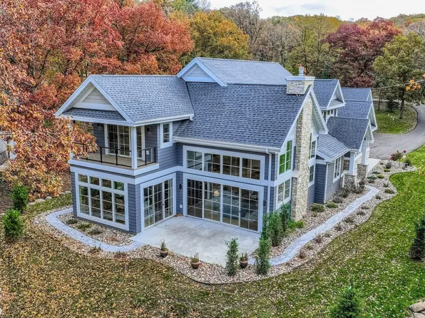 294 Cove Rd, Hudson, WI 54016