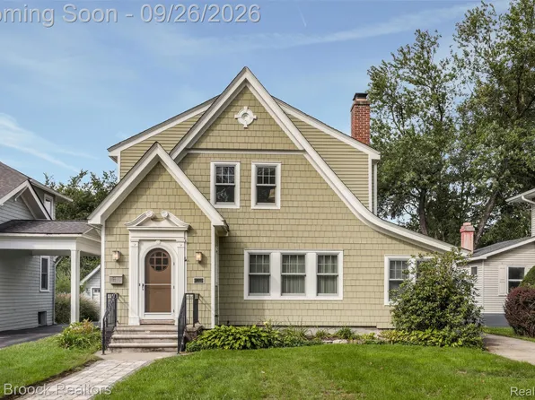 46 Oakdale Blvd, Pleasant Ridge, MI 48069