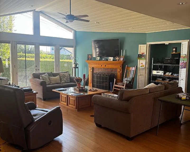 8169 Deauville Dr — Photo 2