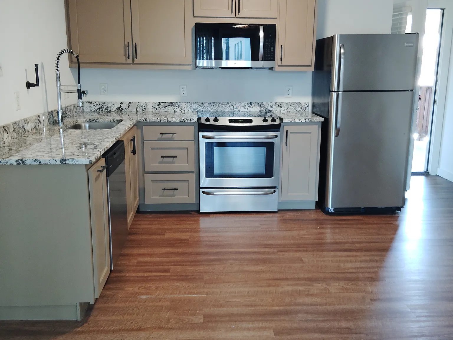 1 bed, 474 sqft, $1,305 — Photo 2