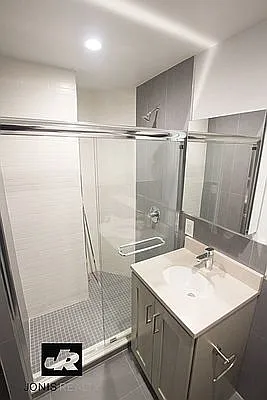 Rented by Jonis Realty | media 9