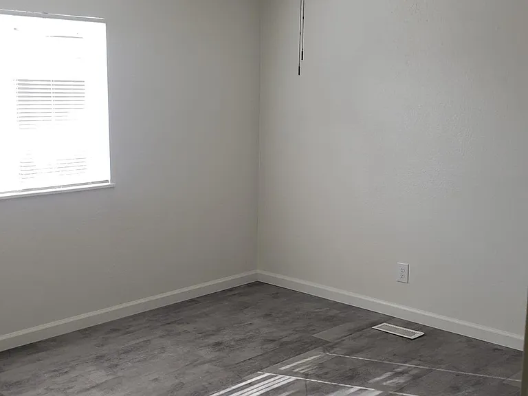 3203 E Hearne Ave — Photo 24