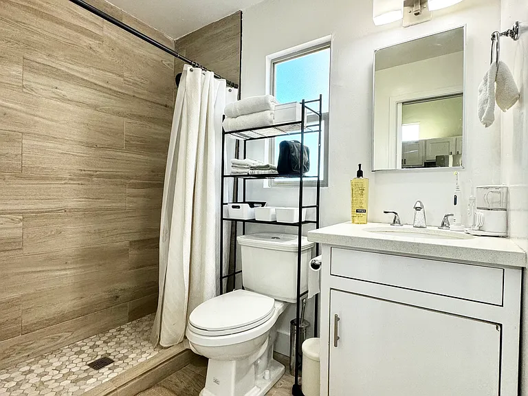 104 E Vista Del Cerro Dr #A — Photo 9