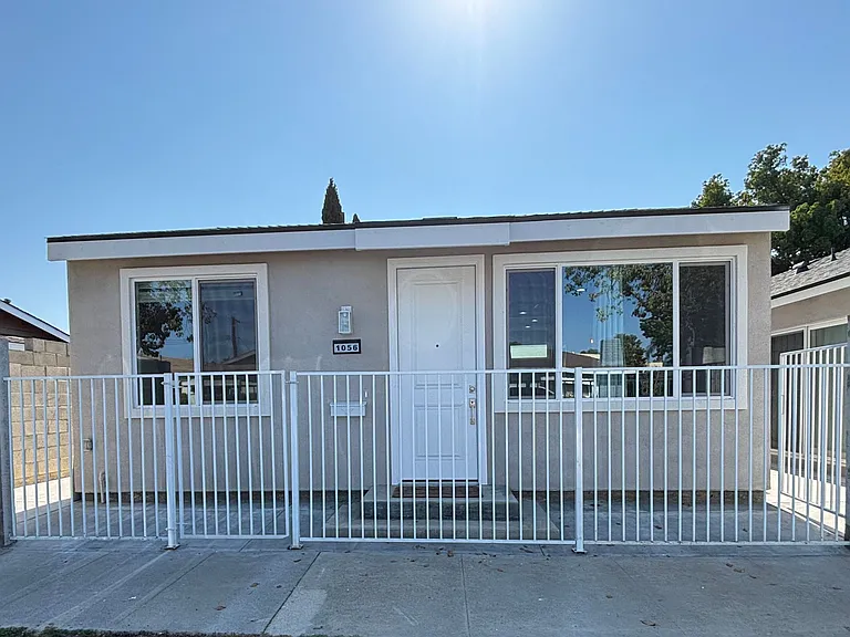 1056 N Lincoln St — Photo 3
