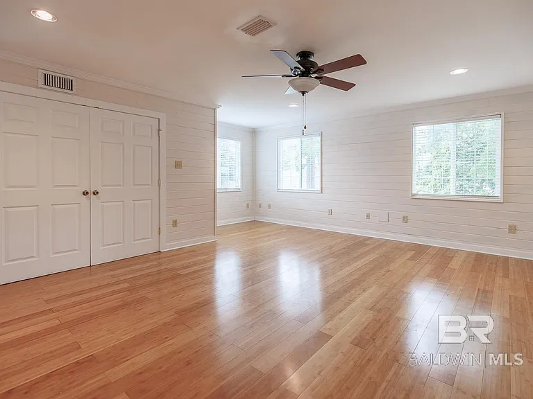 208 Pinecrest Ln — Photo 17