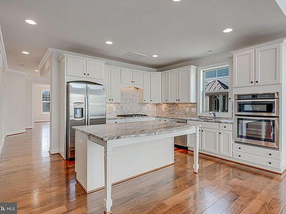 3rd image of 44260 Mimosa Grove Sq