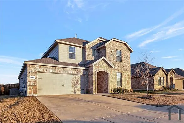 4 bed, 2330 sqft, $3,265 — Photo 3