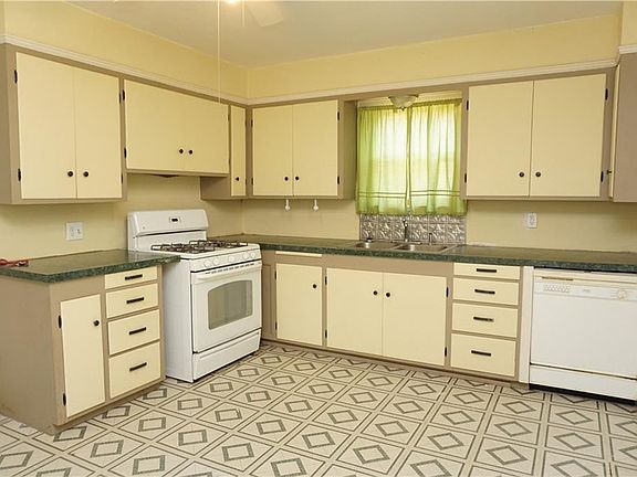 5th image of 1017 Green St