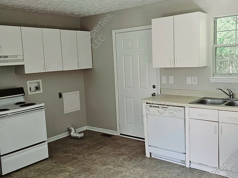 565 Highland Dr #3 — Photo 9