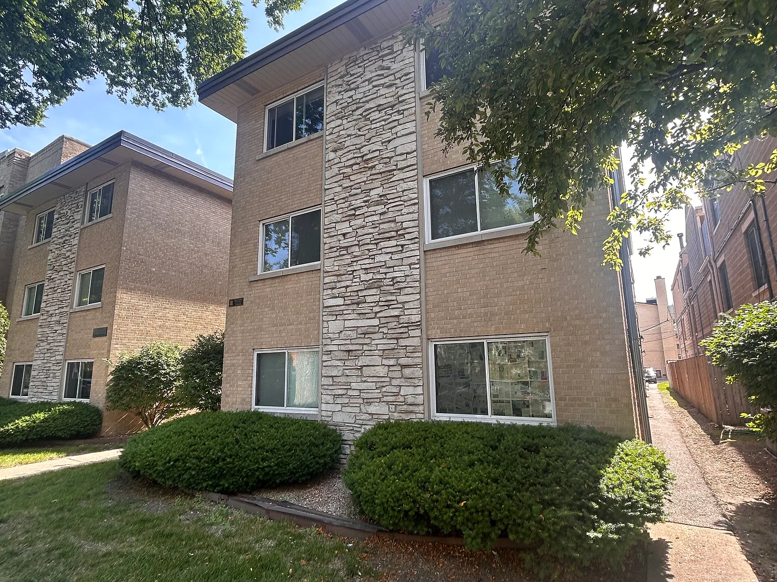 2 bed, $2,000 — Photo 1