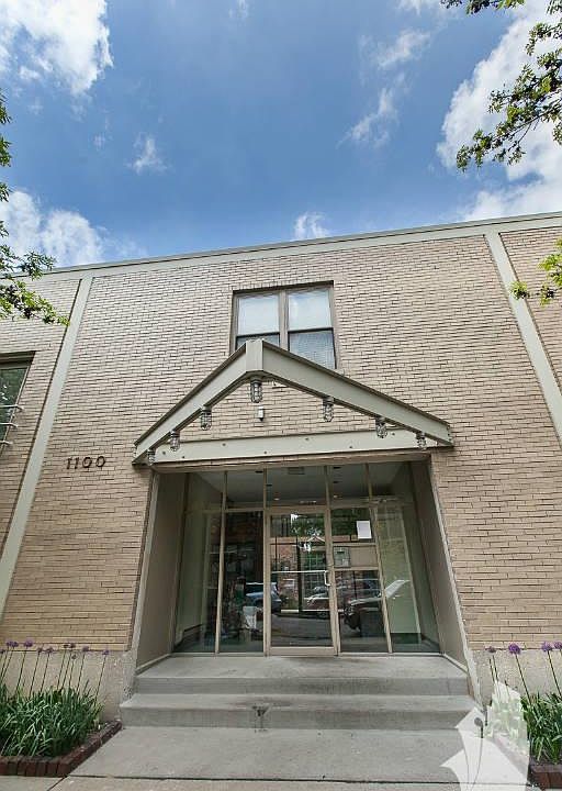 1st image of 1100 W Cornelia Ave APT 118A