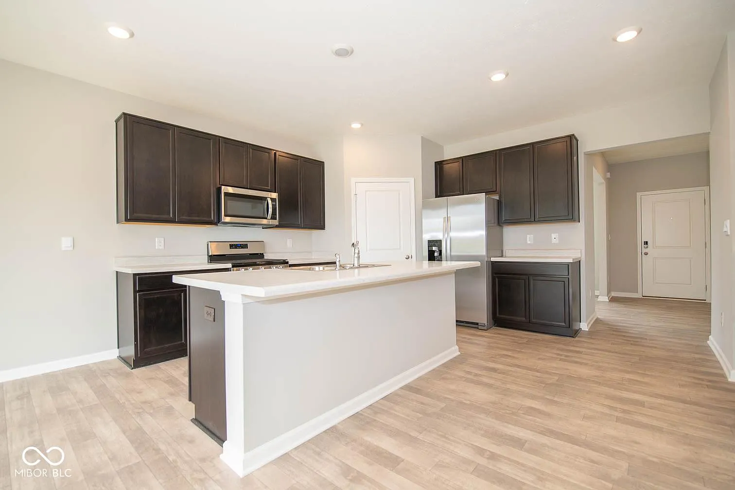 5 bed, 2600 sqft, $2,350 — Photo 4