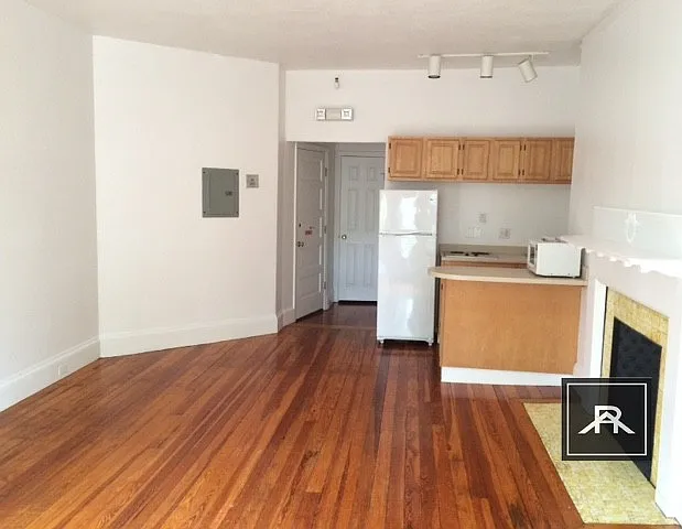 1 bed, 1.0 bath, $2,695 — Photo 2