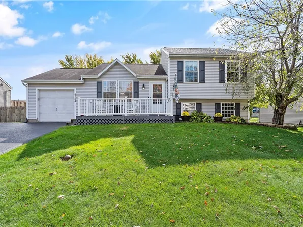 5724 Boulia Dr, Clay, NY 13041