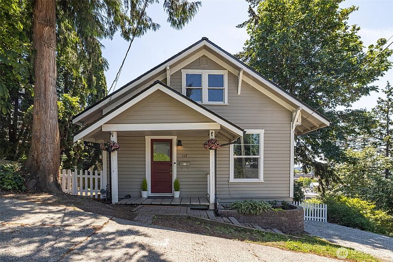 3rd image of 112 E Division Street
