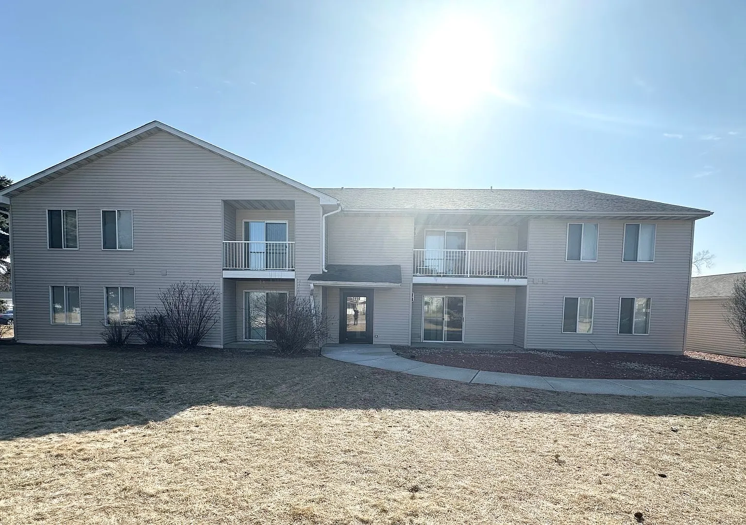 3 bed, 900 sqft, $1,400 — Photo 1