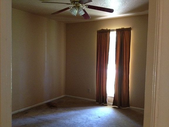 4th image of 945 Iris Ln
