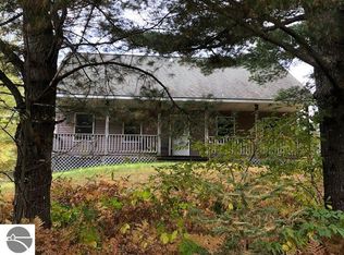 7146 S Stachnik Rd, Maple City, MI 49664