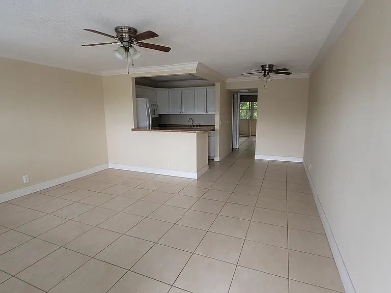 375 Camden Dr #P — Photo 2