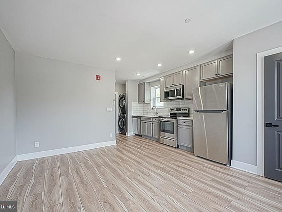 4th image of 323 S 51st St #4