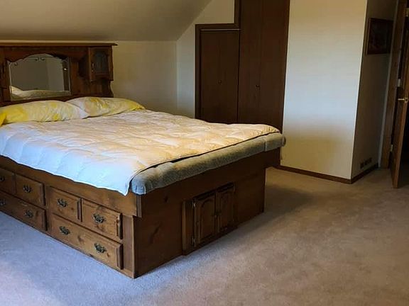 2nd floor bed room, built in bookshelves on opposite wall